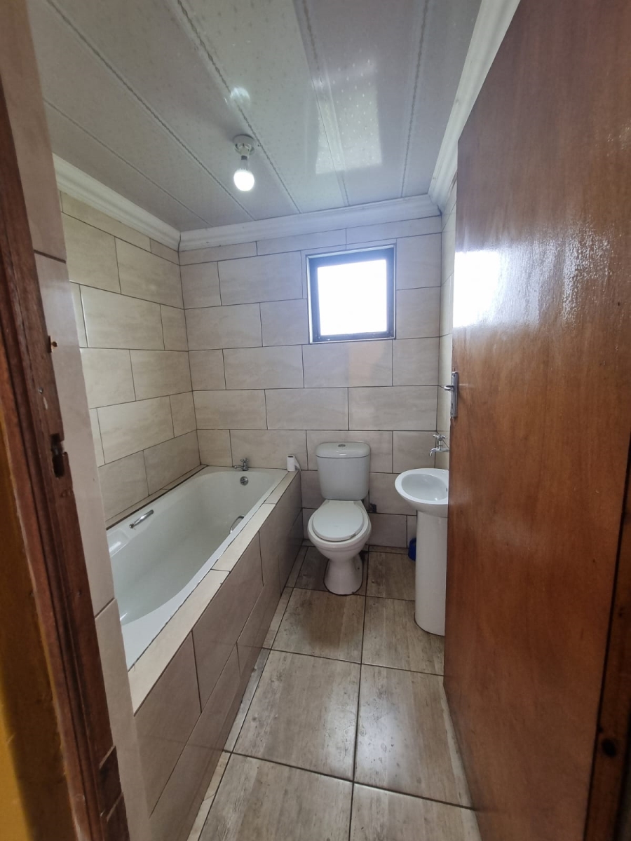 4 Bedroom Property for Sale in Kwa Nobuhle Eastern Cape